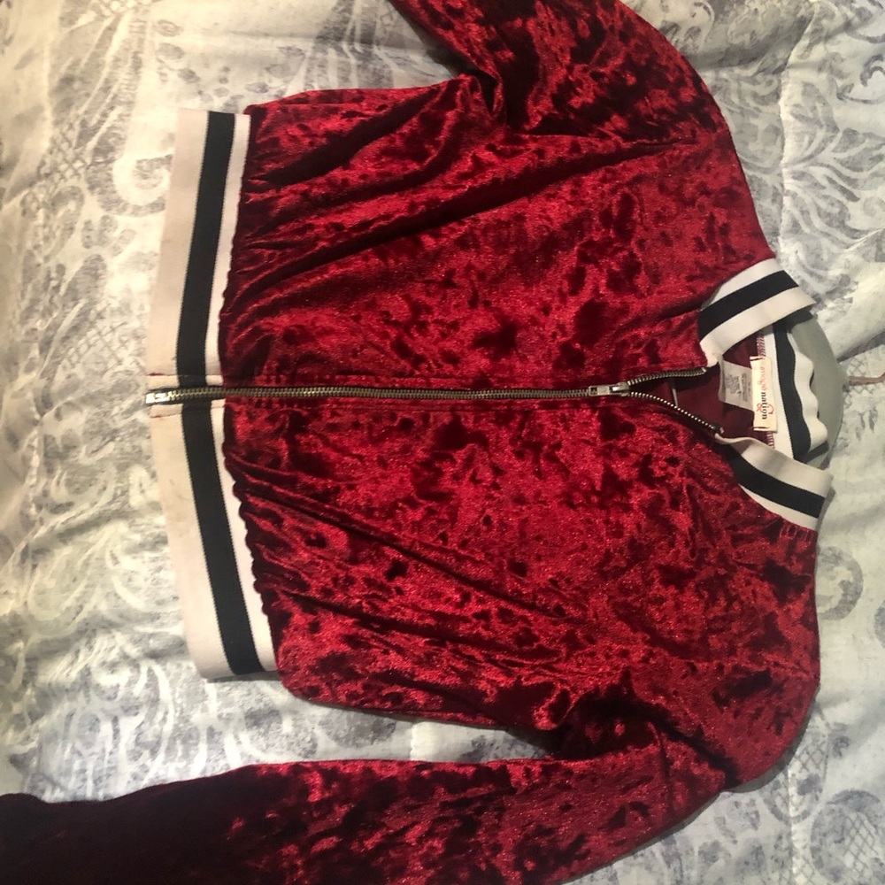 i’m selling a sweater